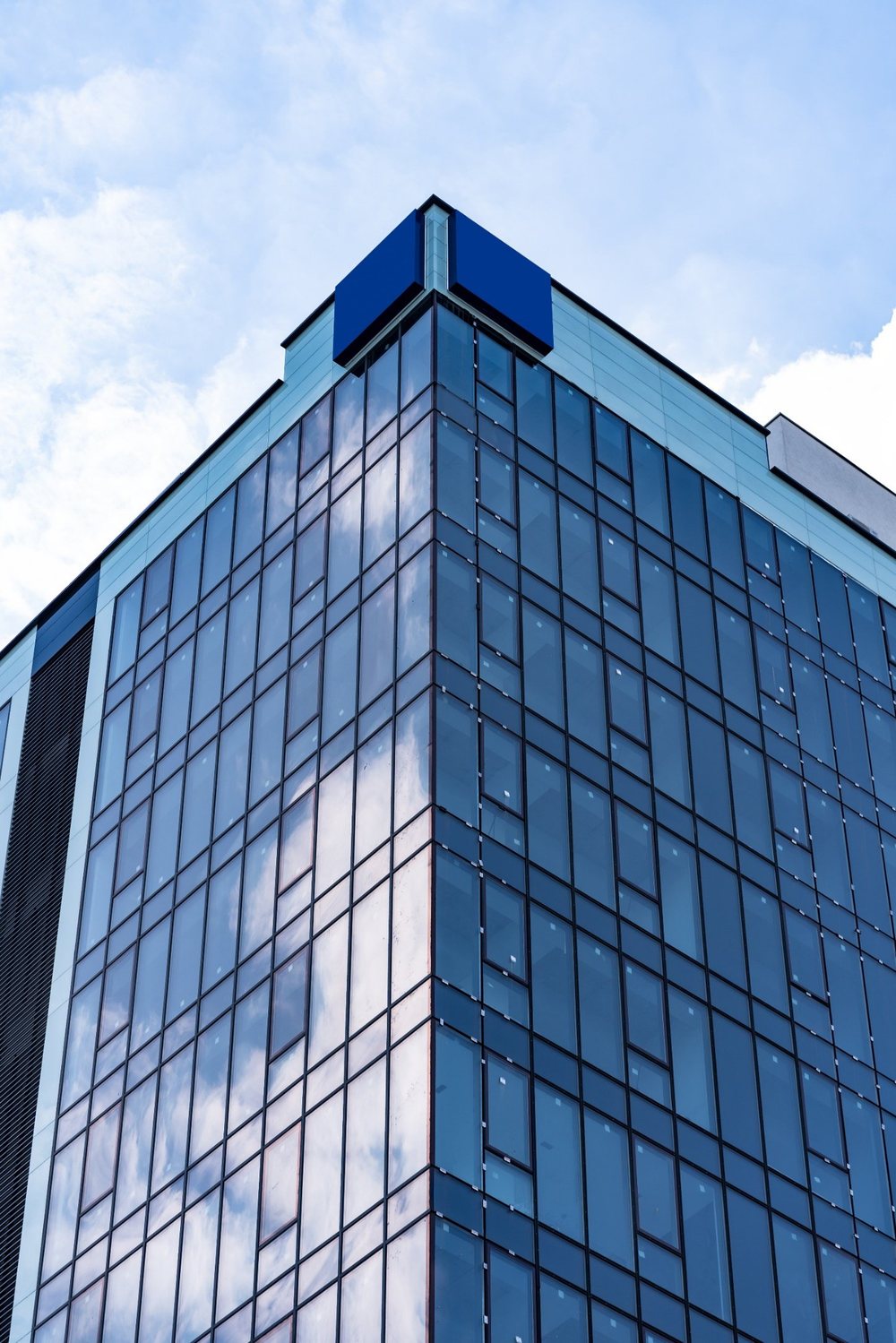 Modern enterprise glass building representing NISUTECH Solution corporate ICT infrastructure